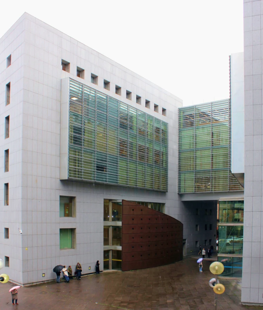 Palacio de Justicia para abogados en Oviedo